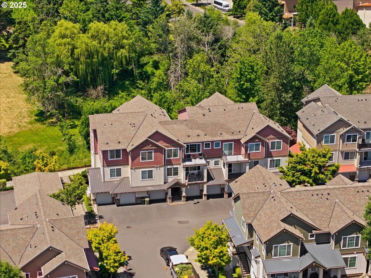 Property Photo: 615 NW Lost Springs Ter 102 OR 97229