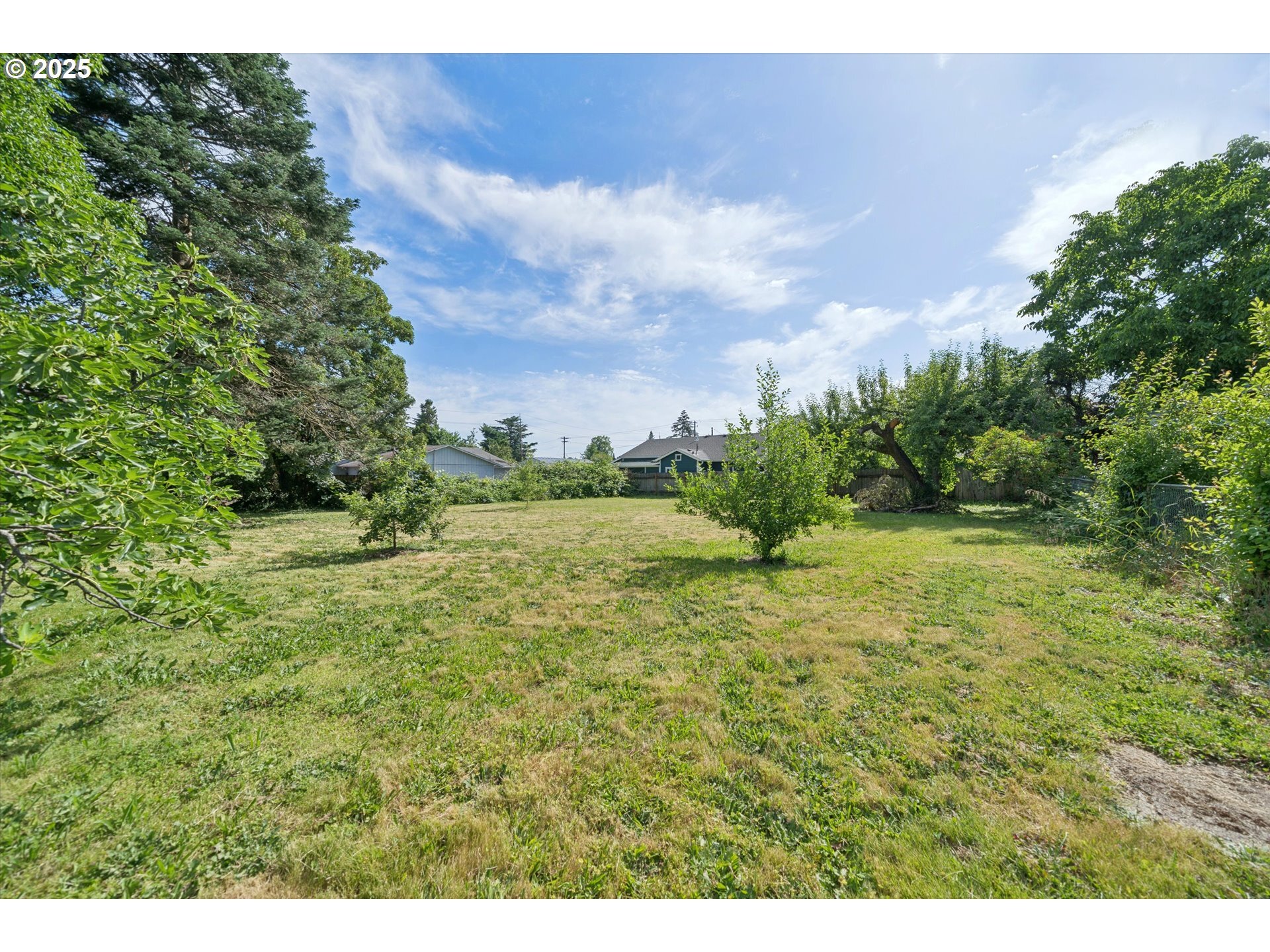 Property Photo: 4830 NE 60th Ave OR 97218