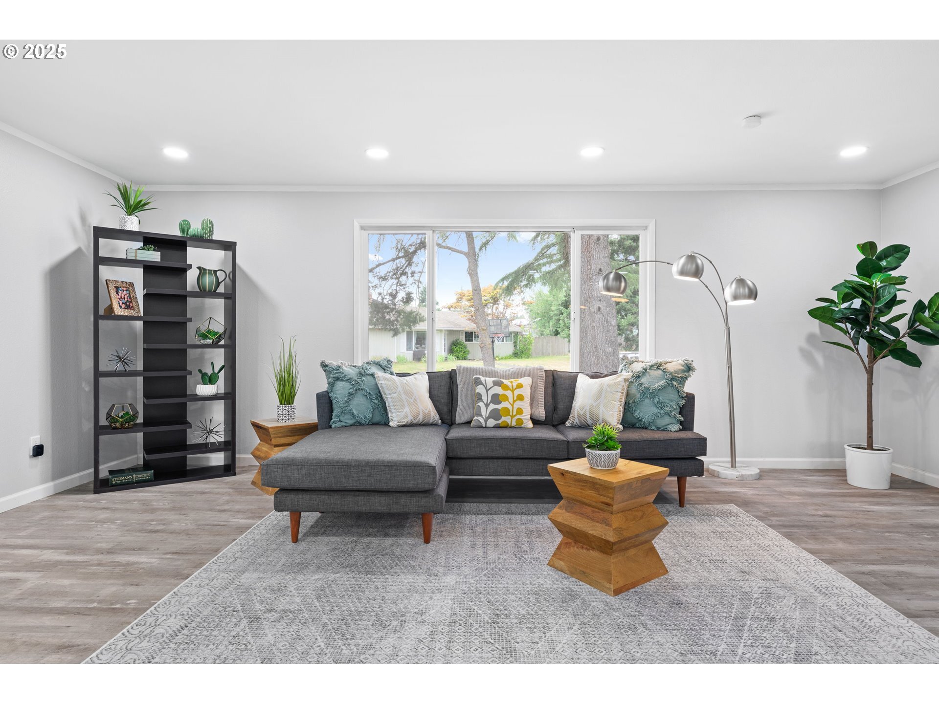 Property Photo: 2144 SW 9th Ct OR 97080