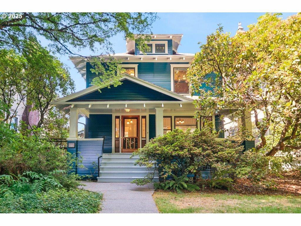Property Photo: 1719 SE Ladd Ave OR 97214