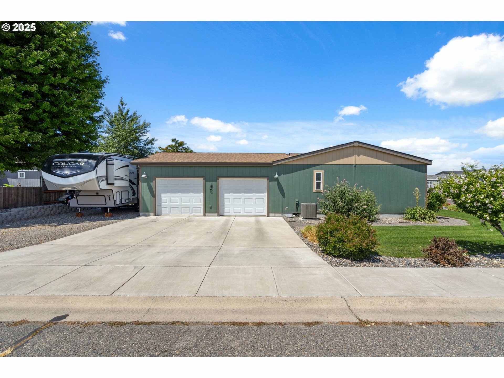 Property Photo: 309 NE Davaly Ln OR 97818