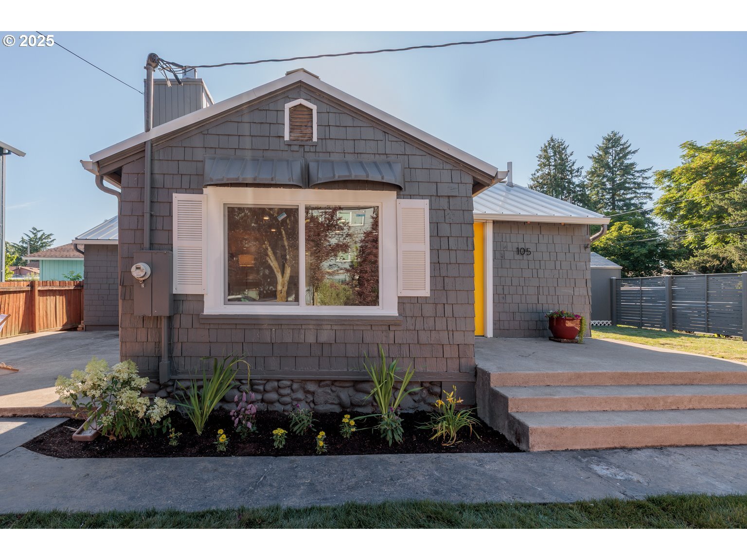 Property Photo: 105 SE 119th Ave OR 97216