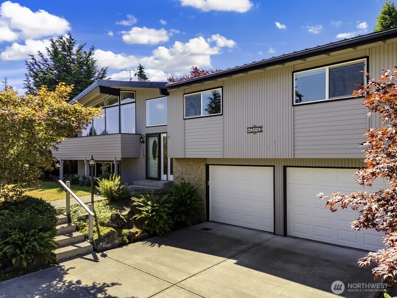 Property Photo: 12143 SE 68th Place WA 98006