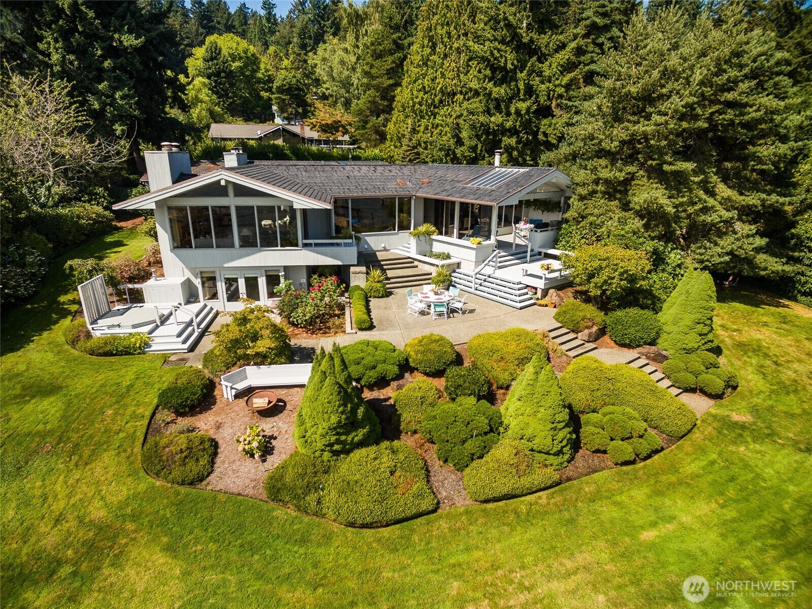 Property Photo: 4802 E Mercer Way WA 98040
