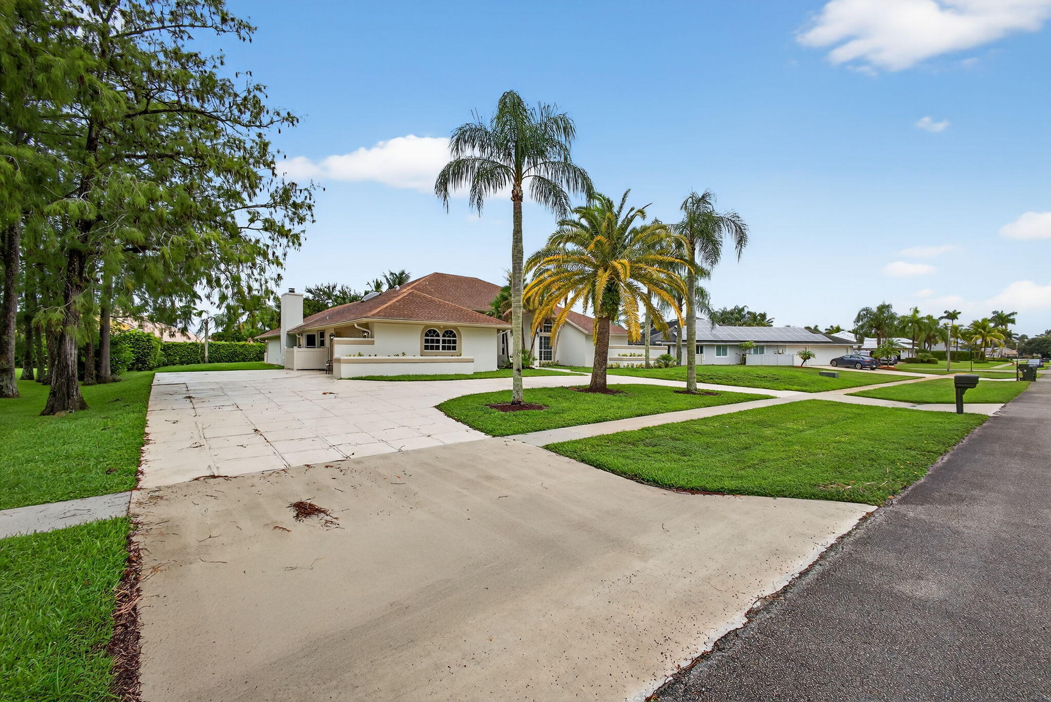Property Photo: 1295 Longlea Terrace FL 33414
