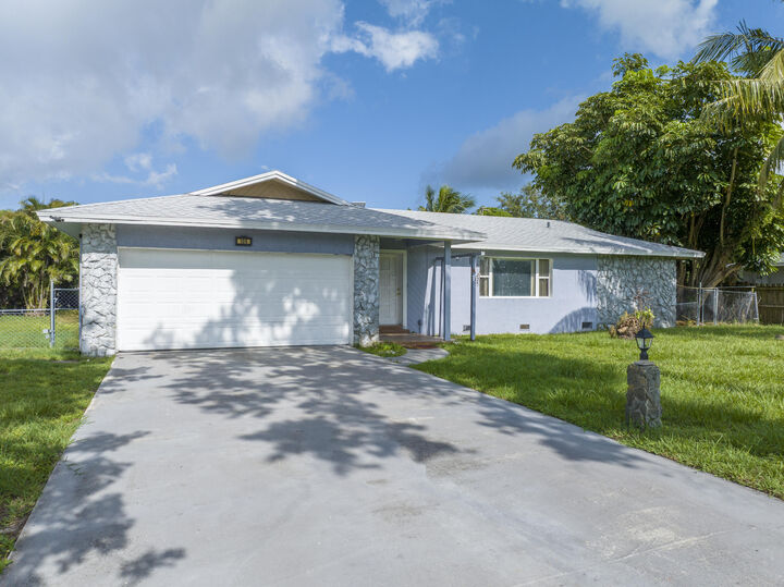 Property Photo: 106 NW Broadview Street FL 34983