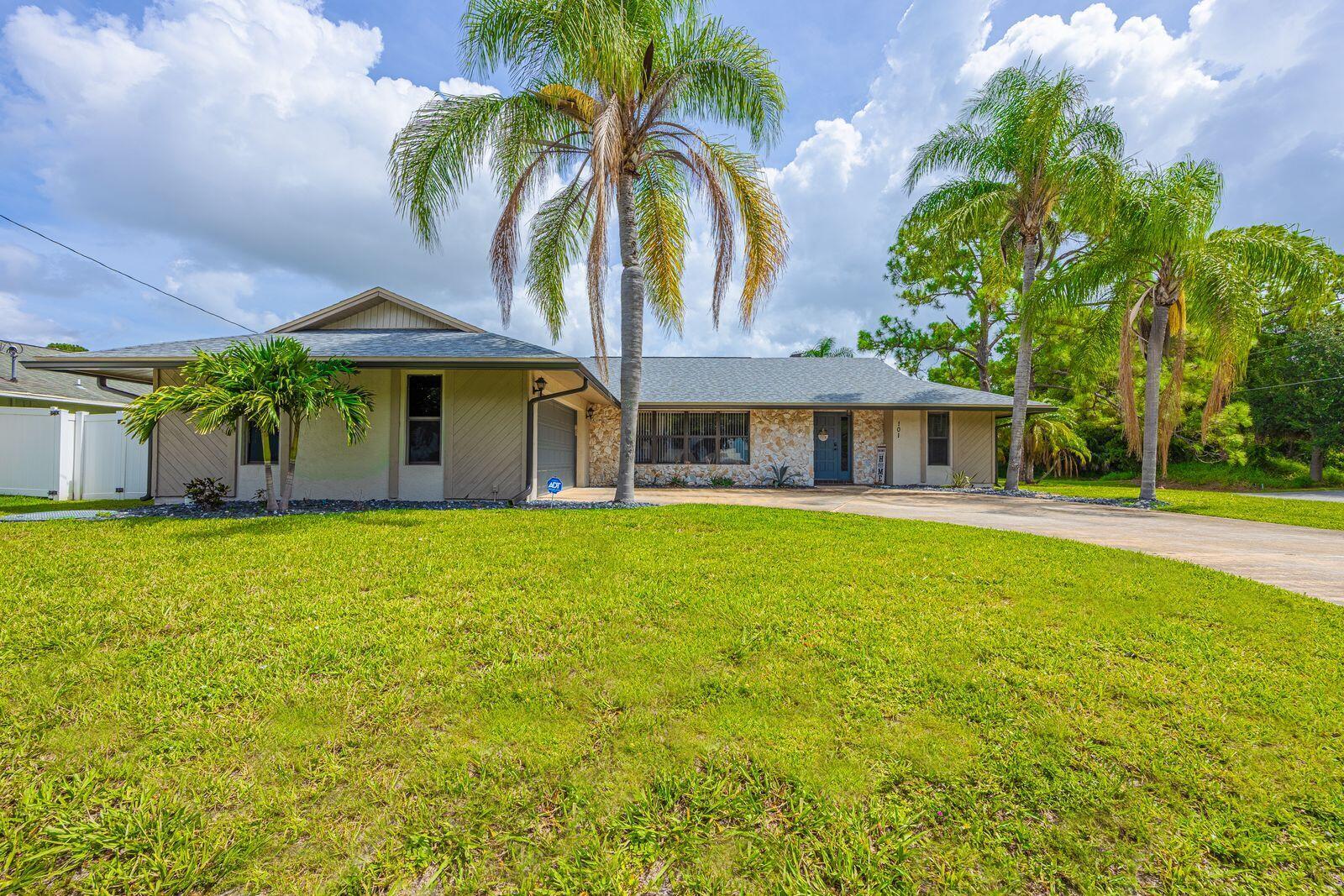 Property Photo:  101 SW Chapman Avenue  FL 34984 