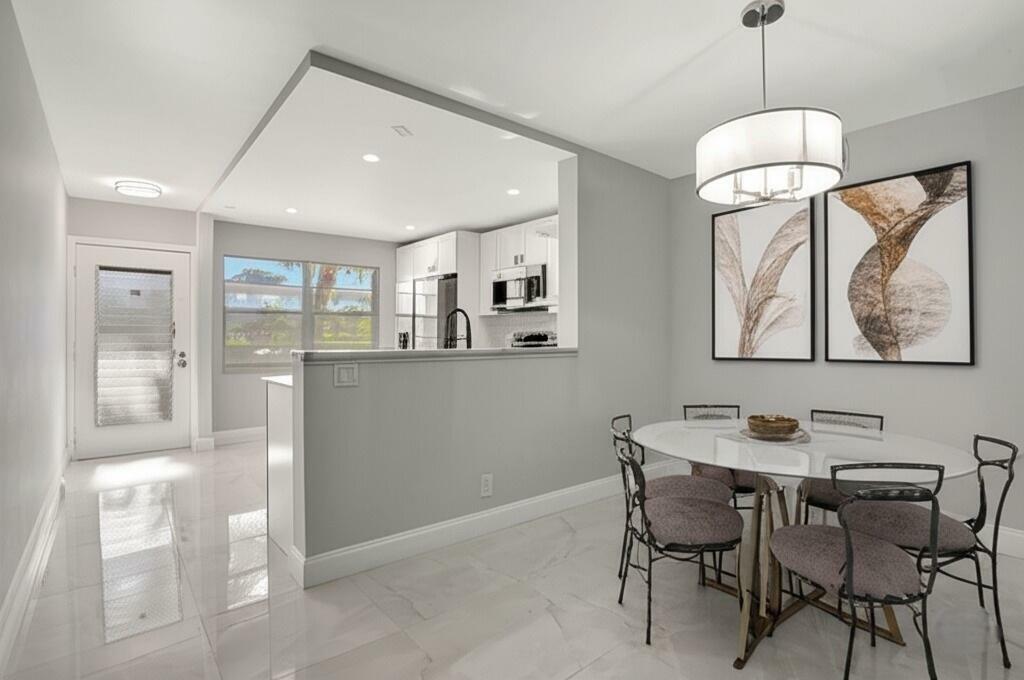 Property Photo: 2202 Lucaya Bend G2 FL 33066