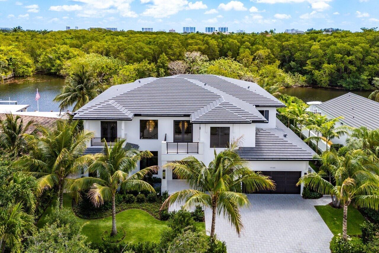 Property Photo: 1560 SW 6th Avenue FL 33486