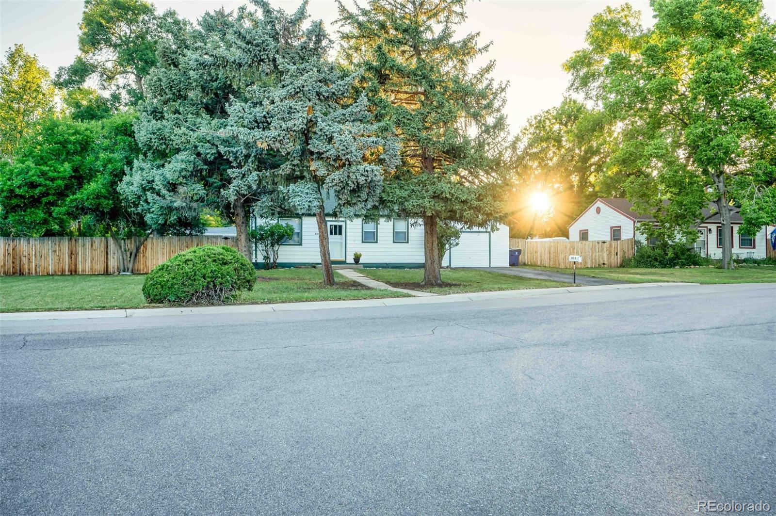 2575 Saulsbury Street  Lakewood CO 80214 photo