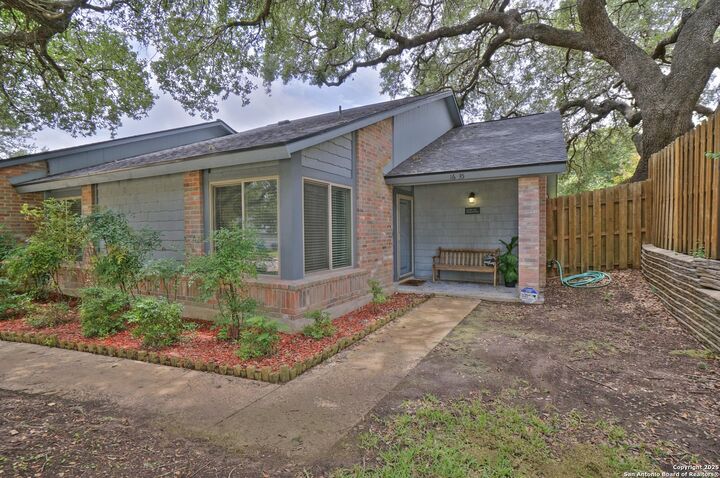 Property Photo:  16535 Fox Knl  TX 78247 