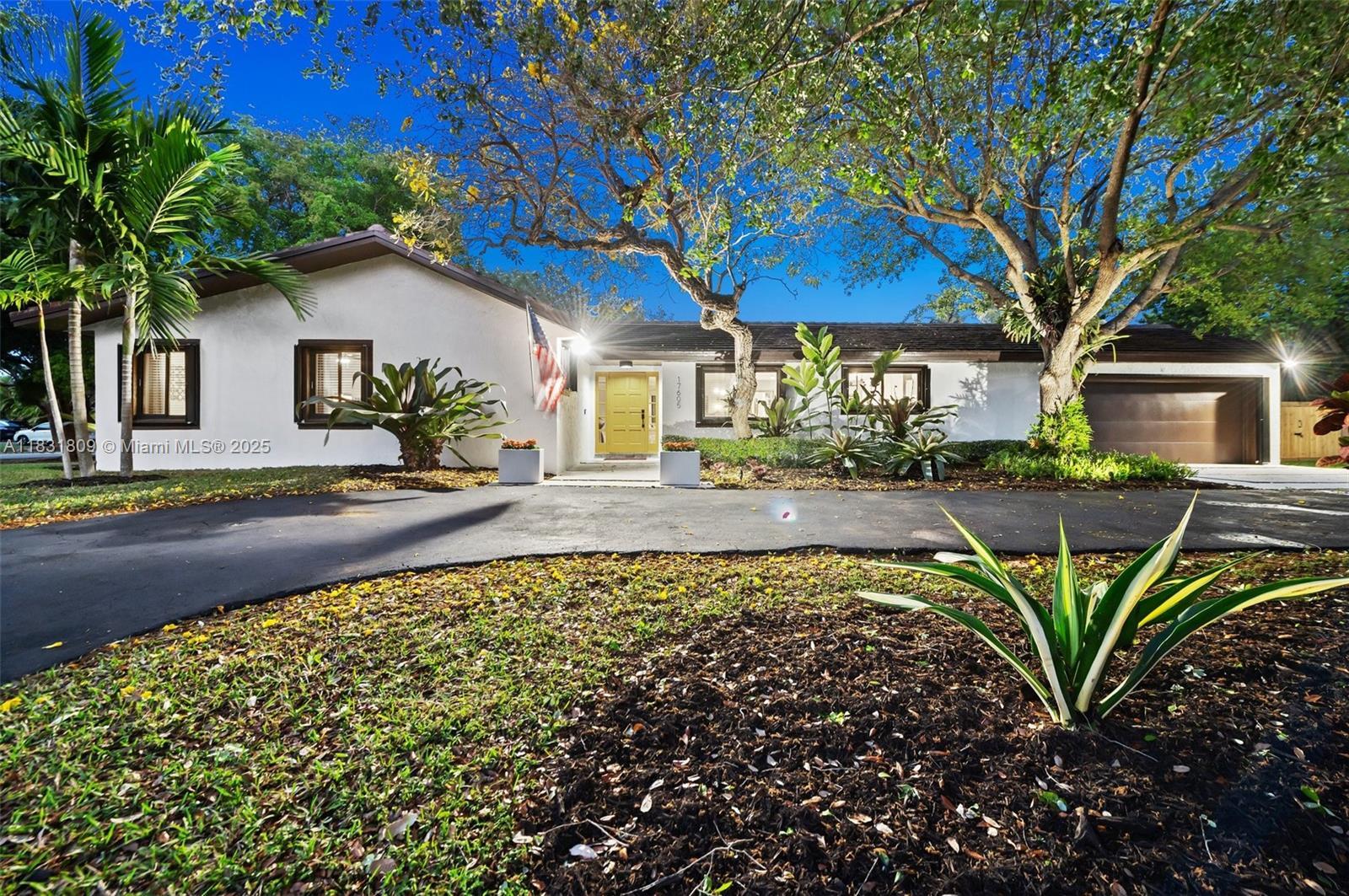 Property Photo: 17605 SW 86th Ave FL 33157