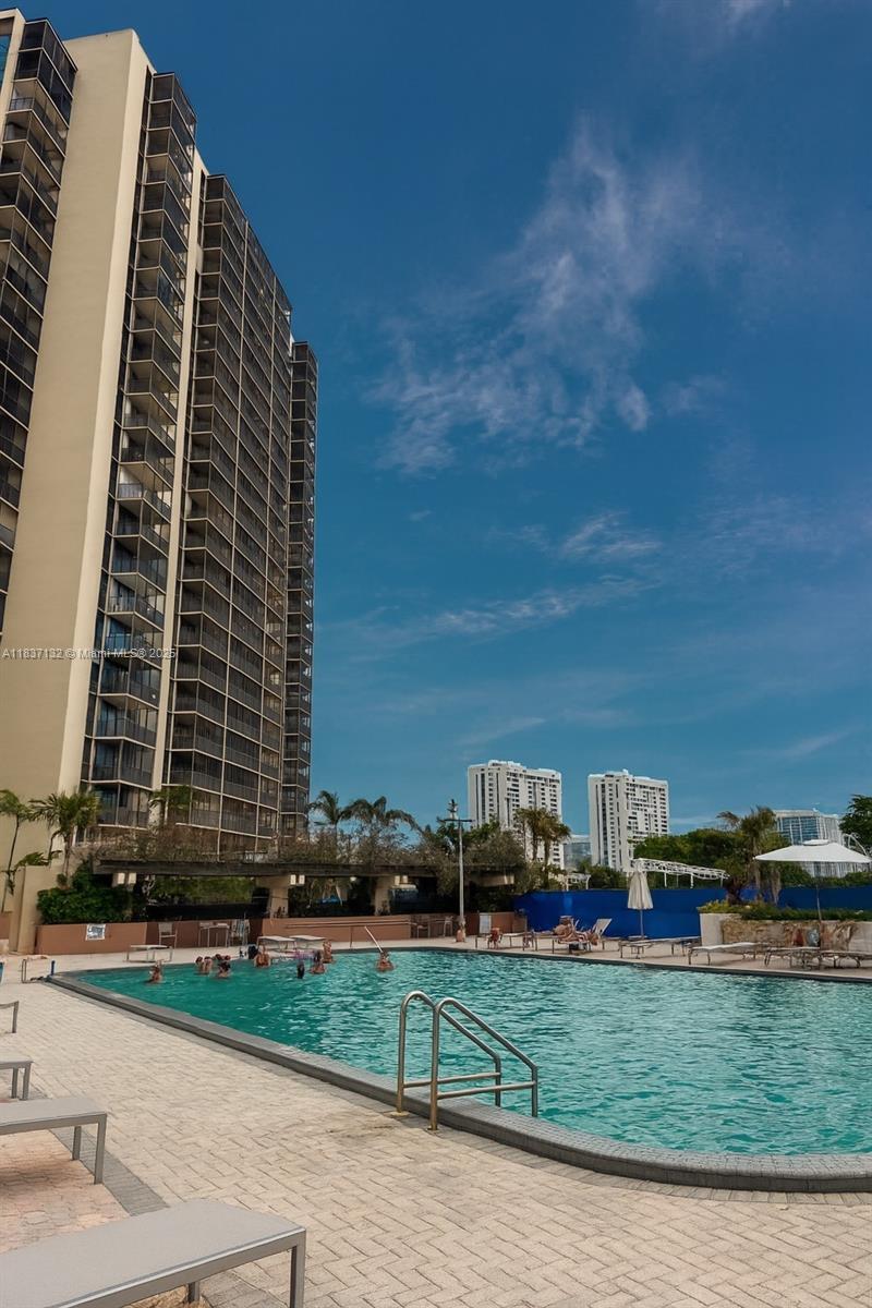 20379 W Country Club Dr 2333  Aventura FL 33180 photo