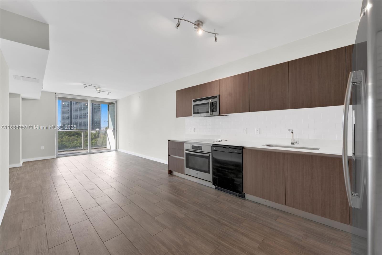 Property Photo: 1600 SW 1st Ave 703 FL 33129