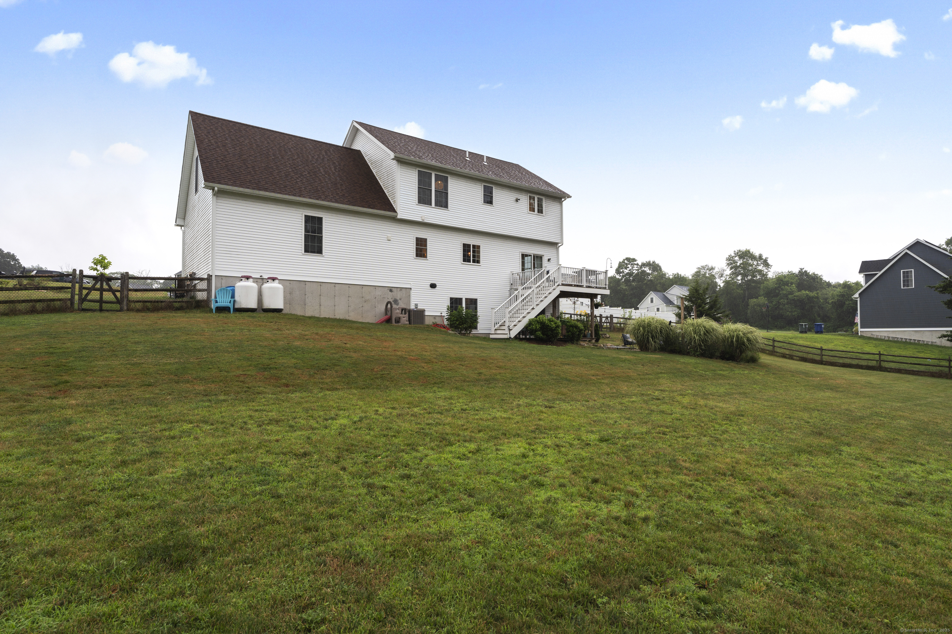Property Photo:  25 Quakertown Meadow  CT 06339 