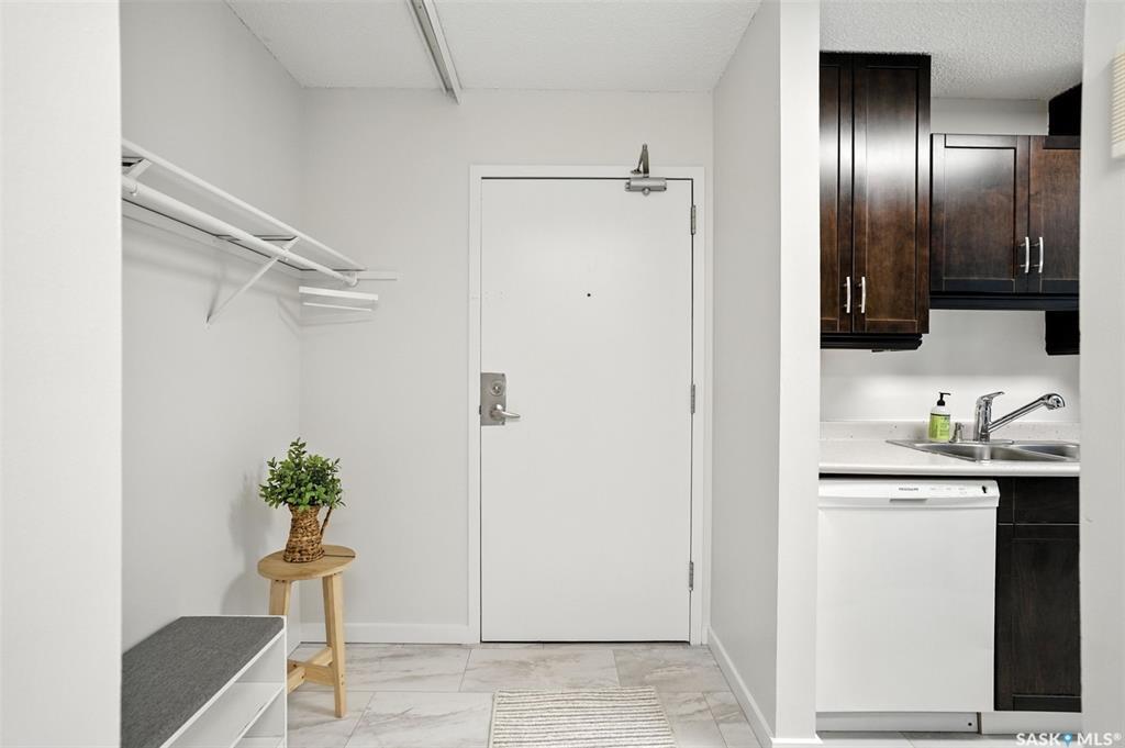 Property Photo: 3302 33rd Street W 103 SK S7L 6S5