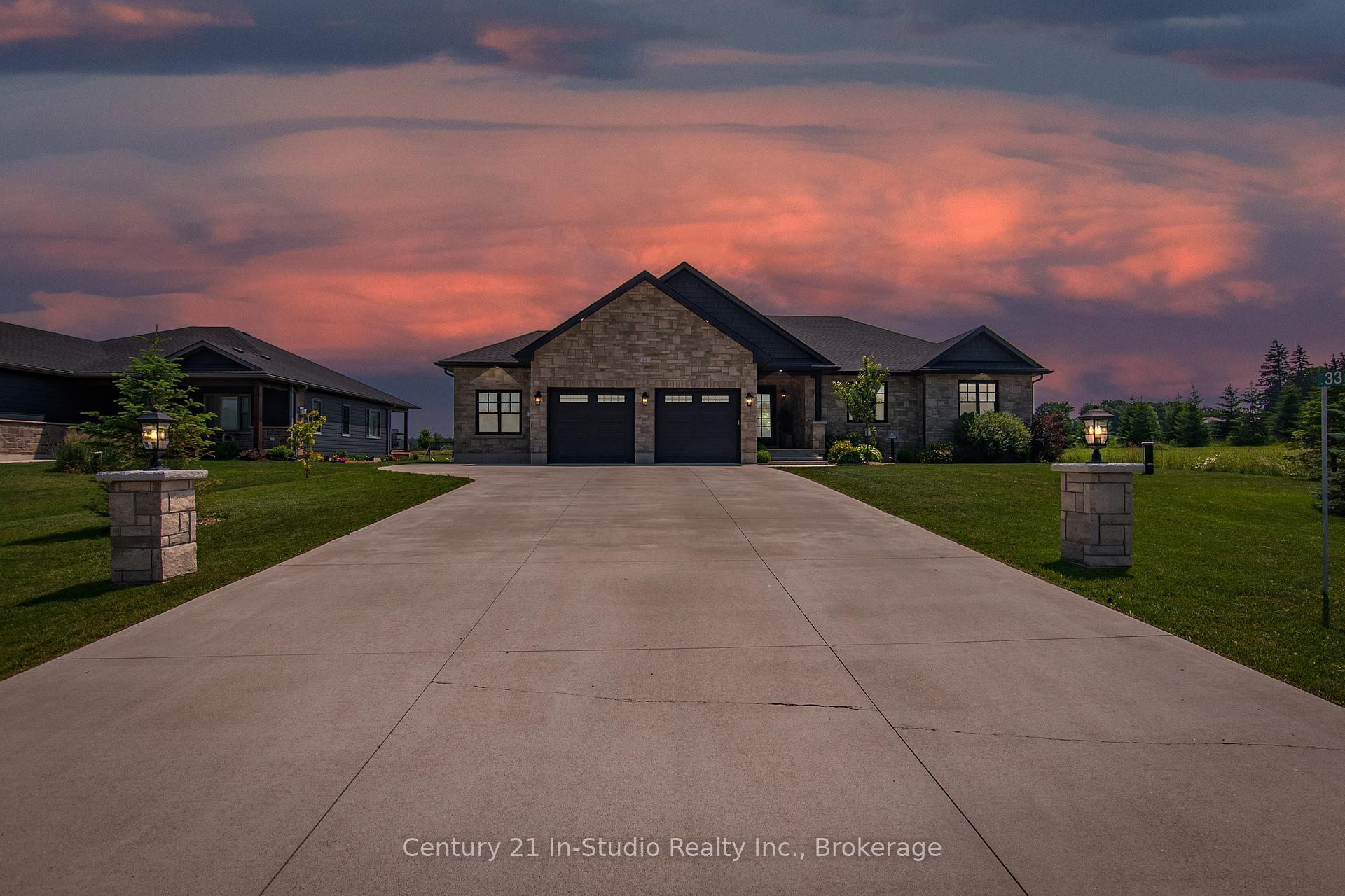 Property Photo:  33 Nickason Drive  ON N0H 1A0 