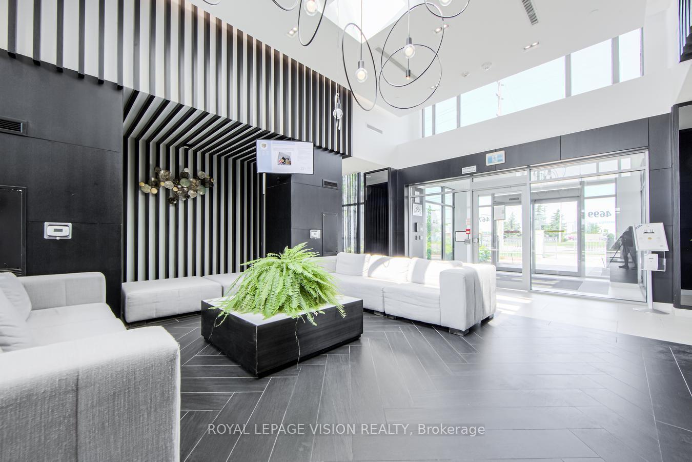 Property Photo: 4677 Glen Erin Drive 1009 ON L5M 2E3