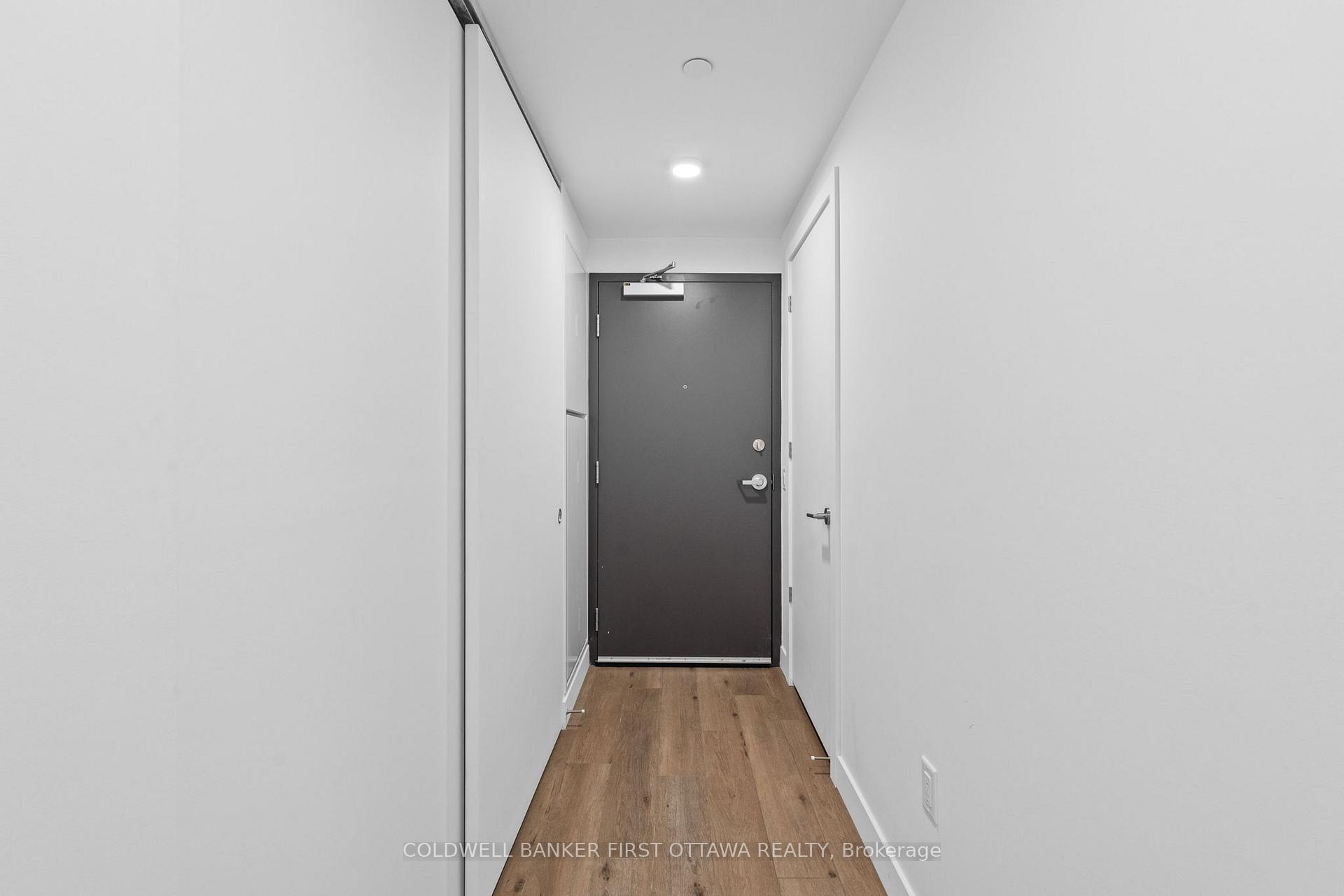 Property Photo: 10 James Street 506 ON K2P 1Y5