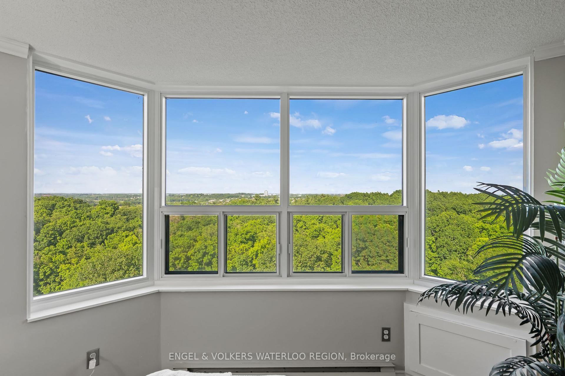 Property Photo: 55 Green Valley Drive 1701 ON N2P 1Z6
