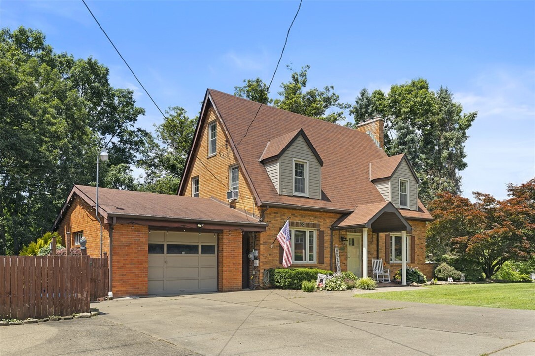 Property Photo: 1045 Beverly Ave PA 15003