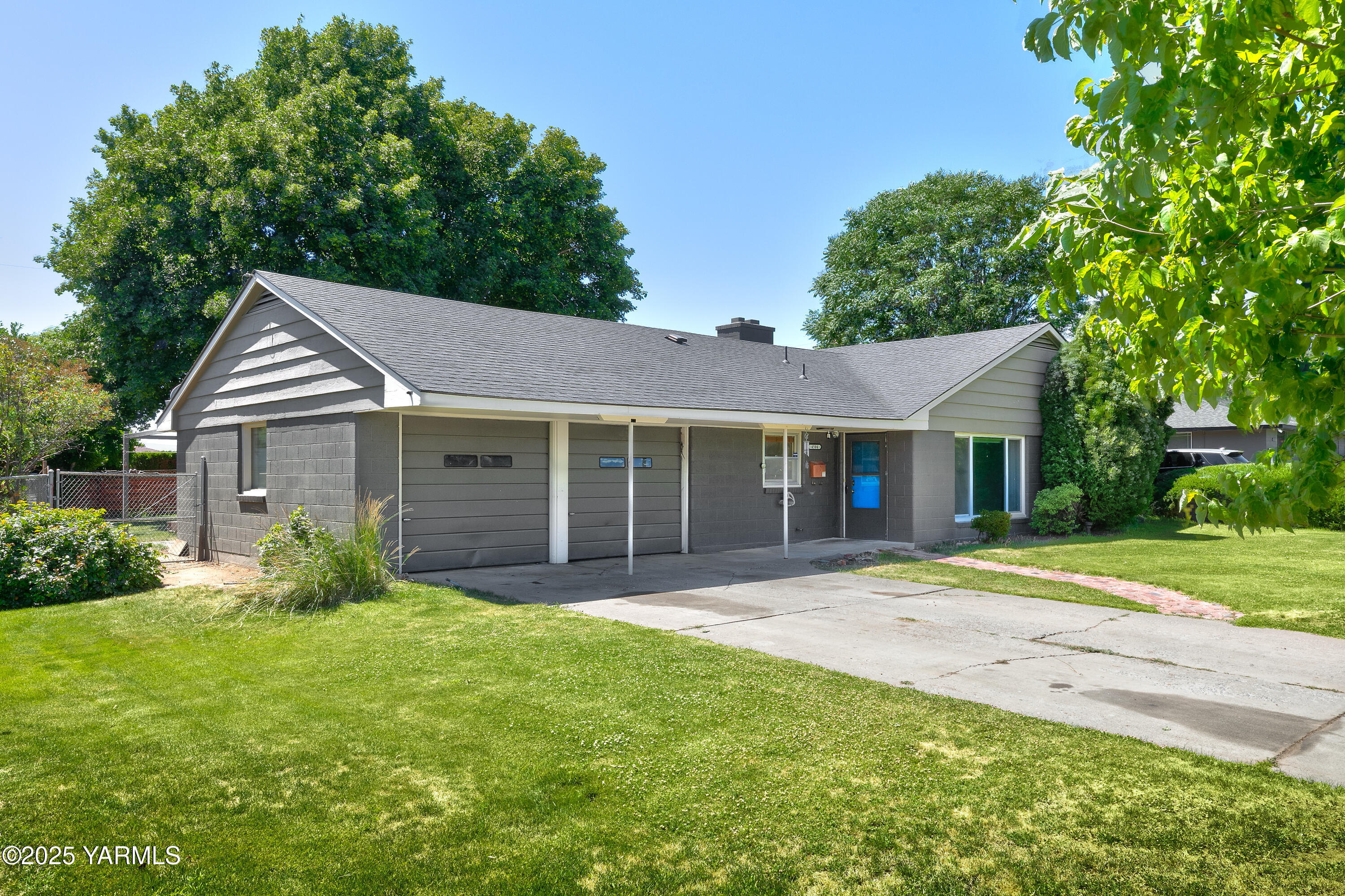 Property Photo:  4504 W Lincoln Ave  WA 98908 