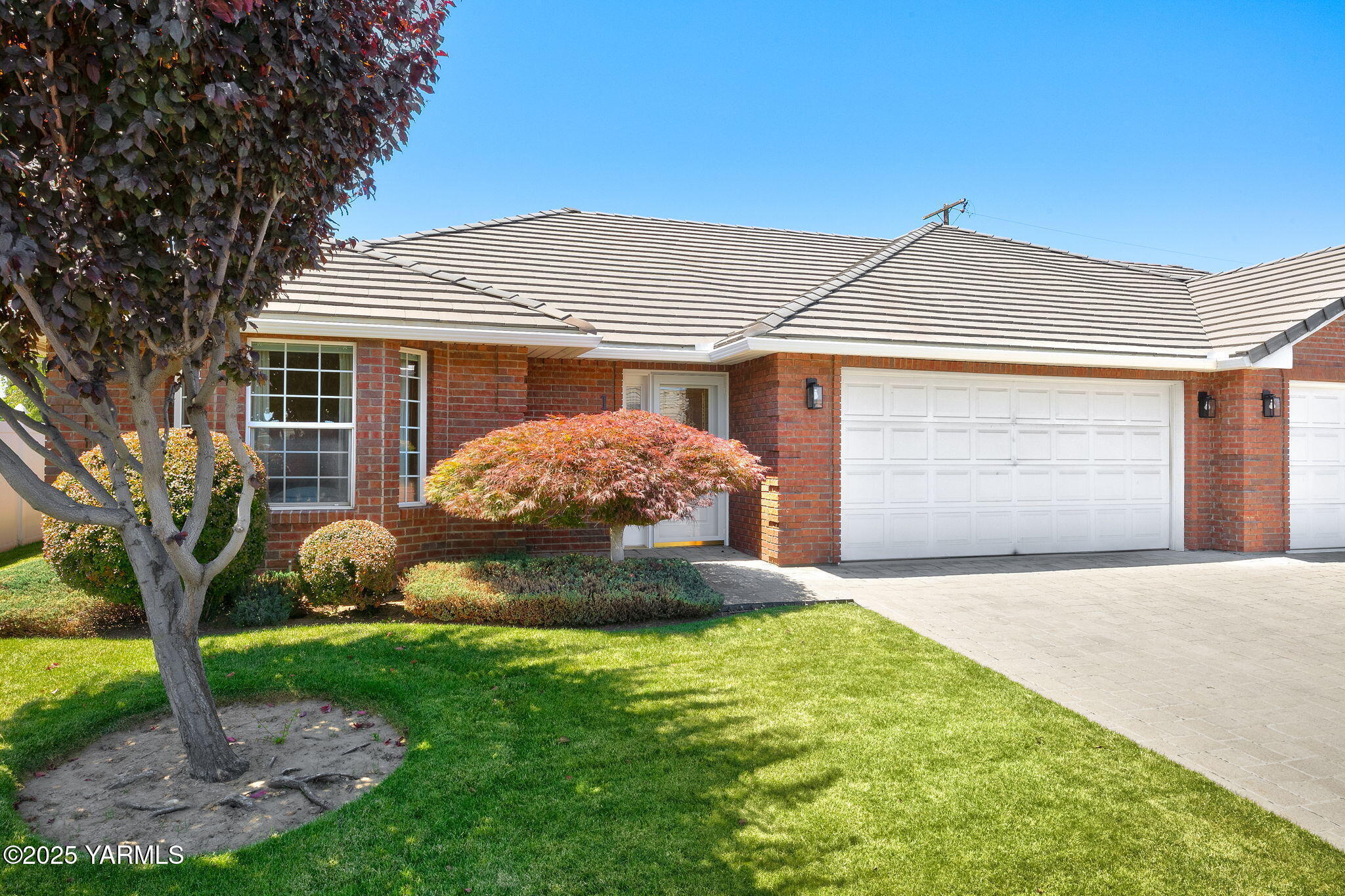 Property Photo: 6119 Summitview Ave #1 WA 98908