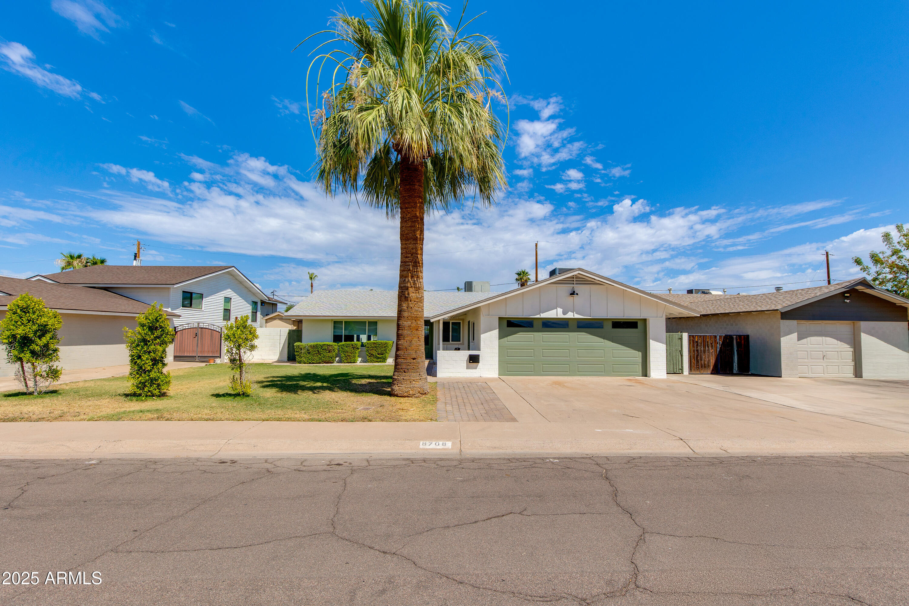 Property Photo: 8708 E Buena Terra Way AZ 85250