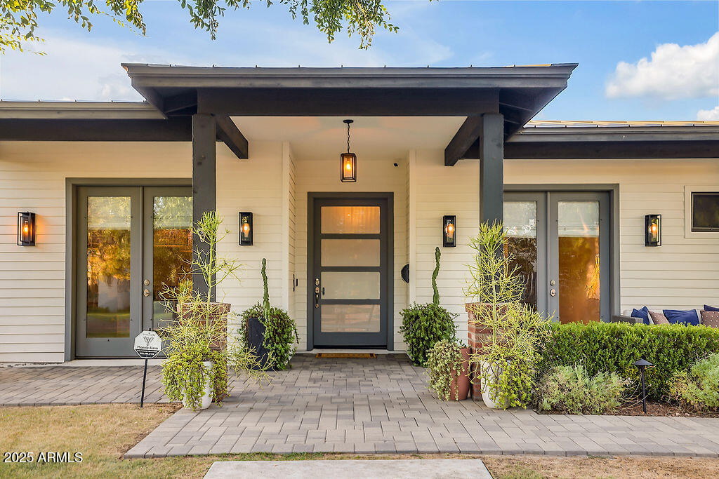 Property Photo: 3924 E Roma Avenue AZ 85018