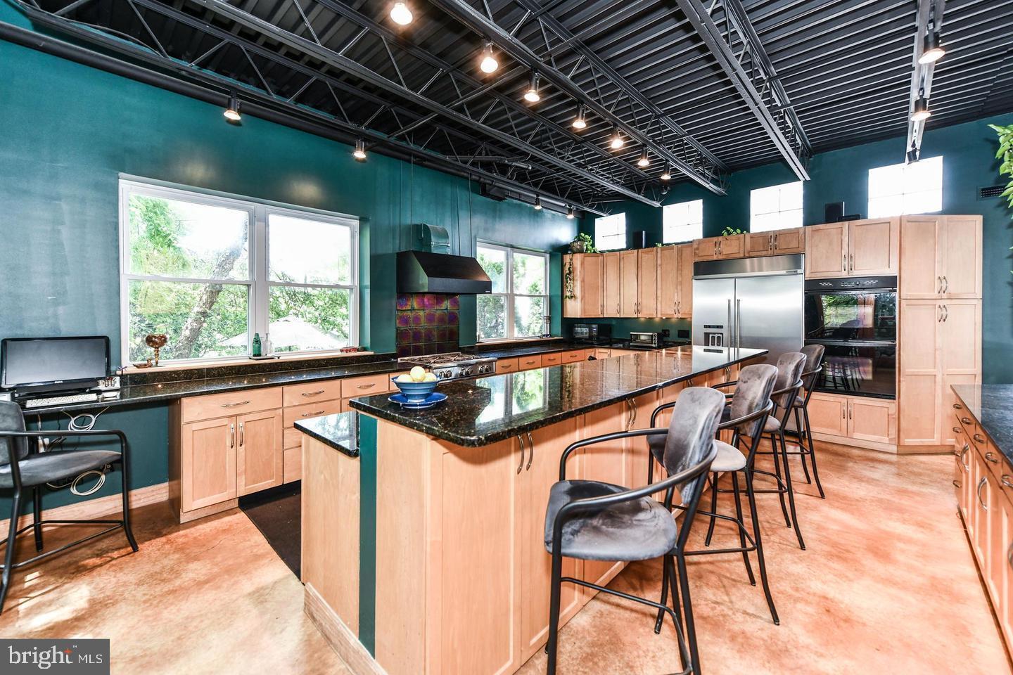 Property Photo: 2222 N Emerson Street VA 22207