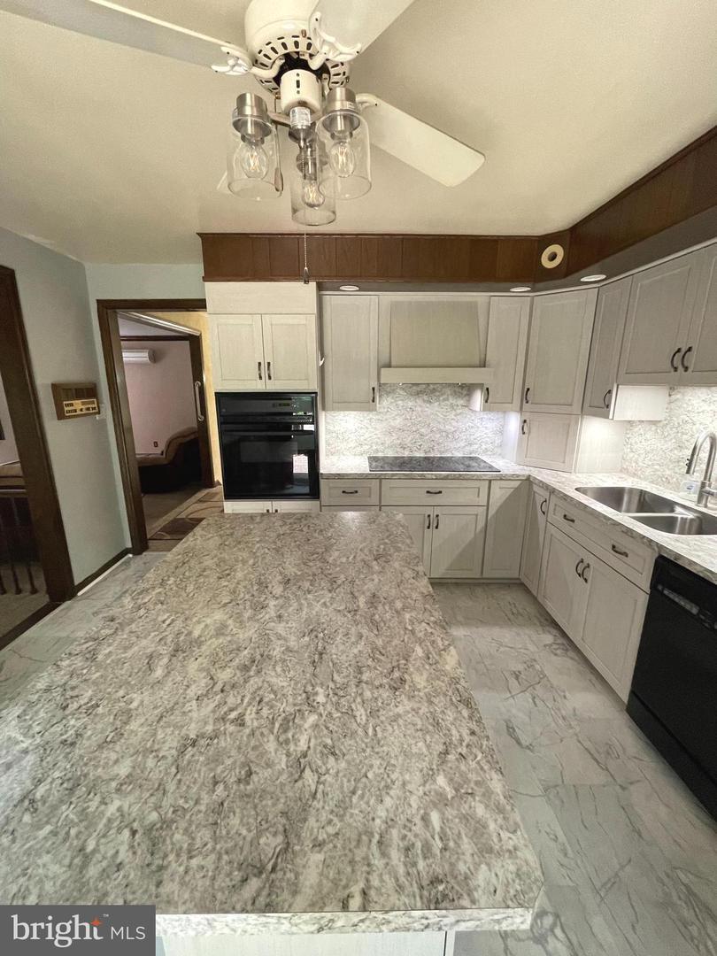 Property Photo: 305 Northwood Drive PA 17042
