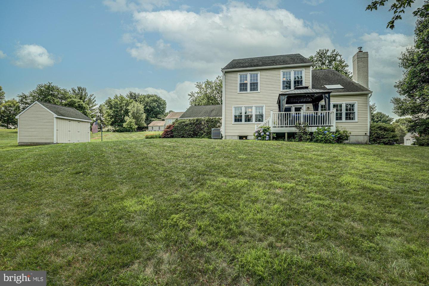 Property Photo: 17 Nottingham Drive PA 19390