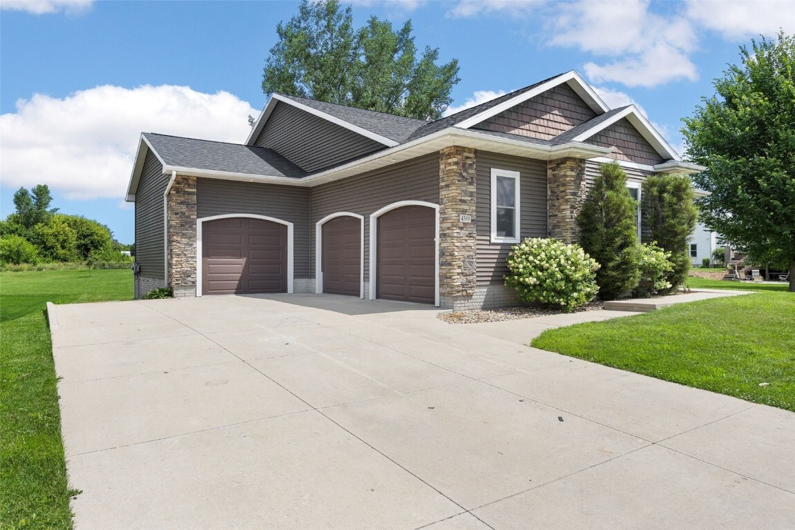 Property Photo: 4310 Carpenter Road NE IA 52411