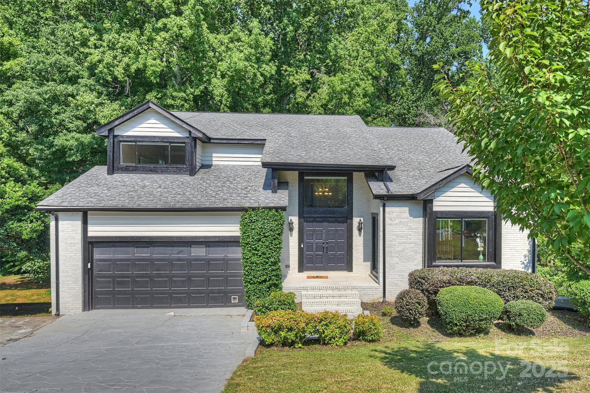 Property Photo: 9334 Hunting Court NC 28105