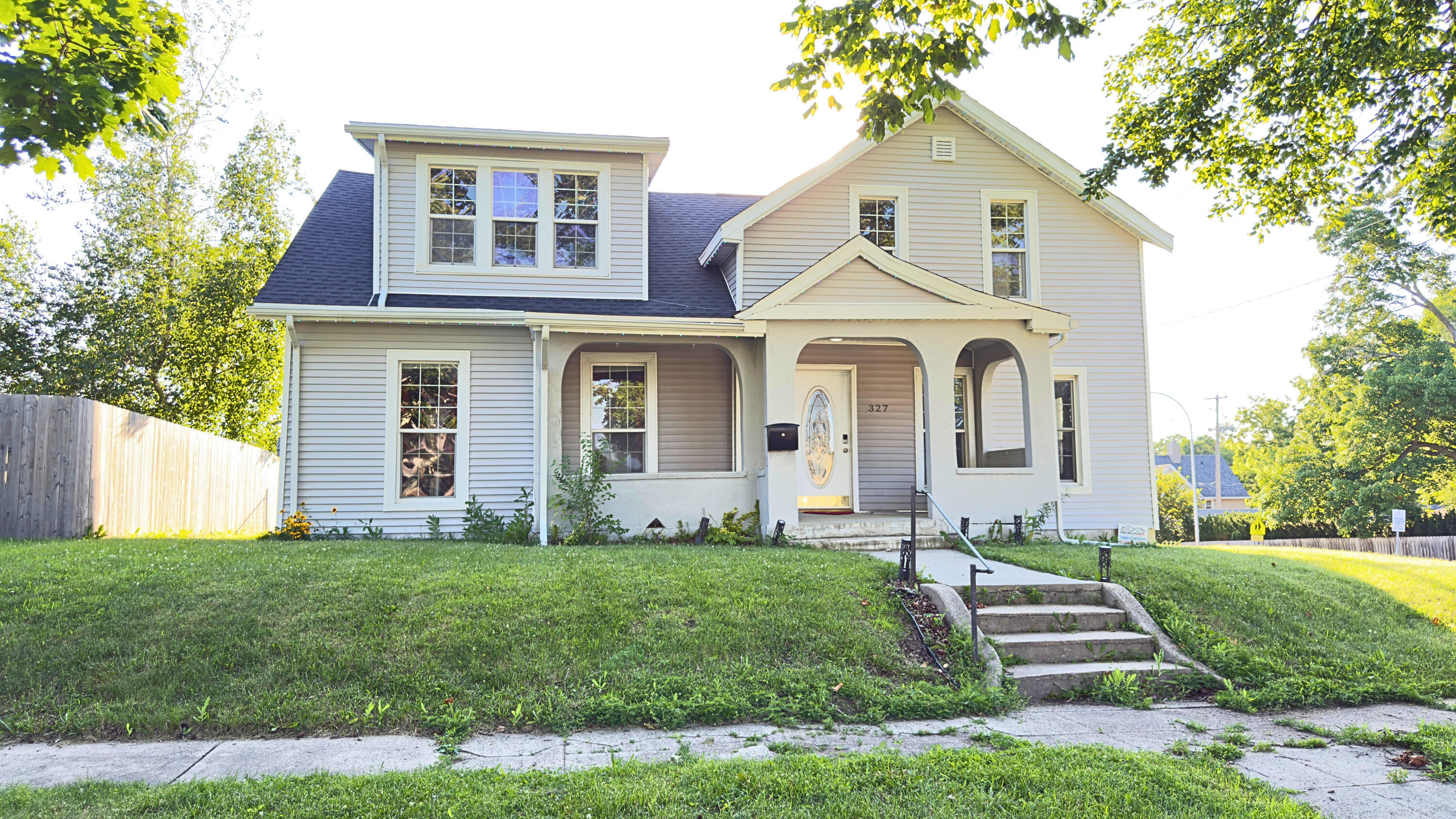 Property Photo: 327 Boone Street IA 50036