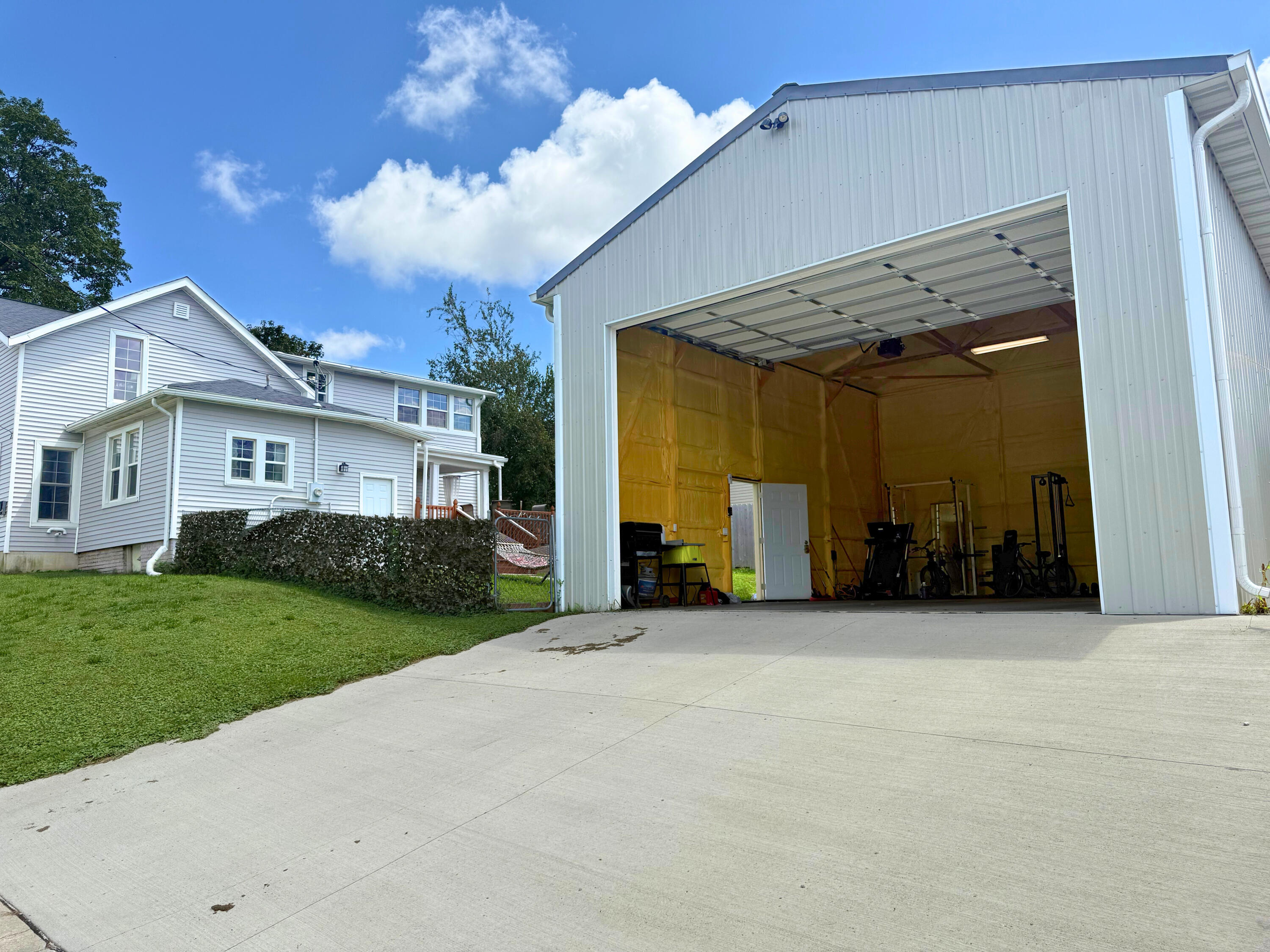 Property Photo:  327 Boone Street  IA 50036 