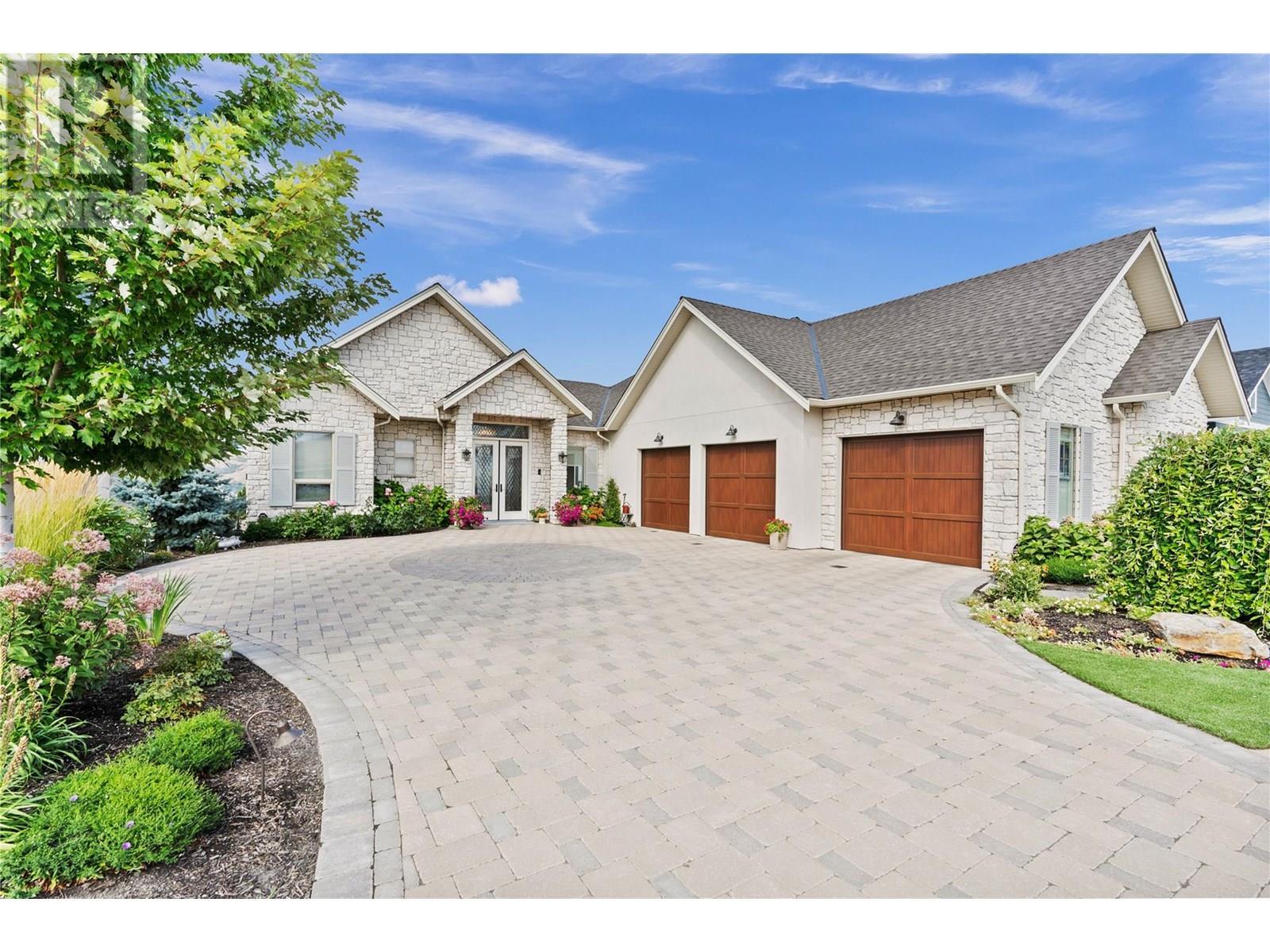 Property Photo: 620 Mt. Ida Crescent BC V1B 4G3