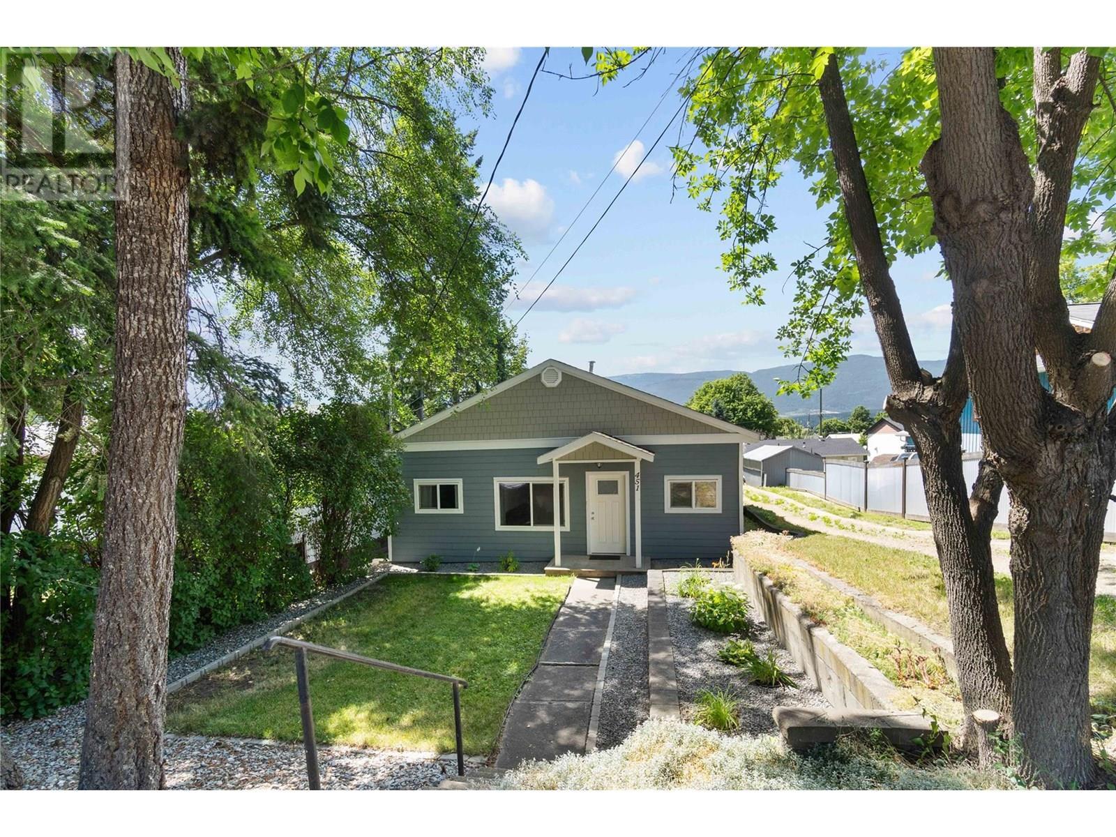 Photo de la propriété: 451 3 Street Southeast BC V1E 4G6