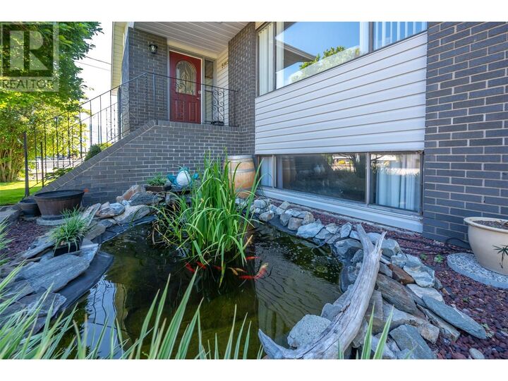 Property Photo: 5863 Fairview Place Place BC V0H 1T0