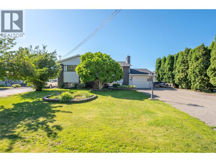 Photo de la propriété:  5863 Fairview Place Place  BC V0H 1T0 