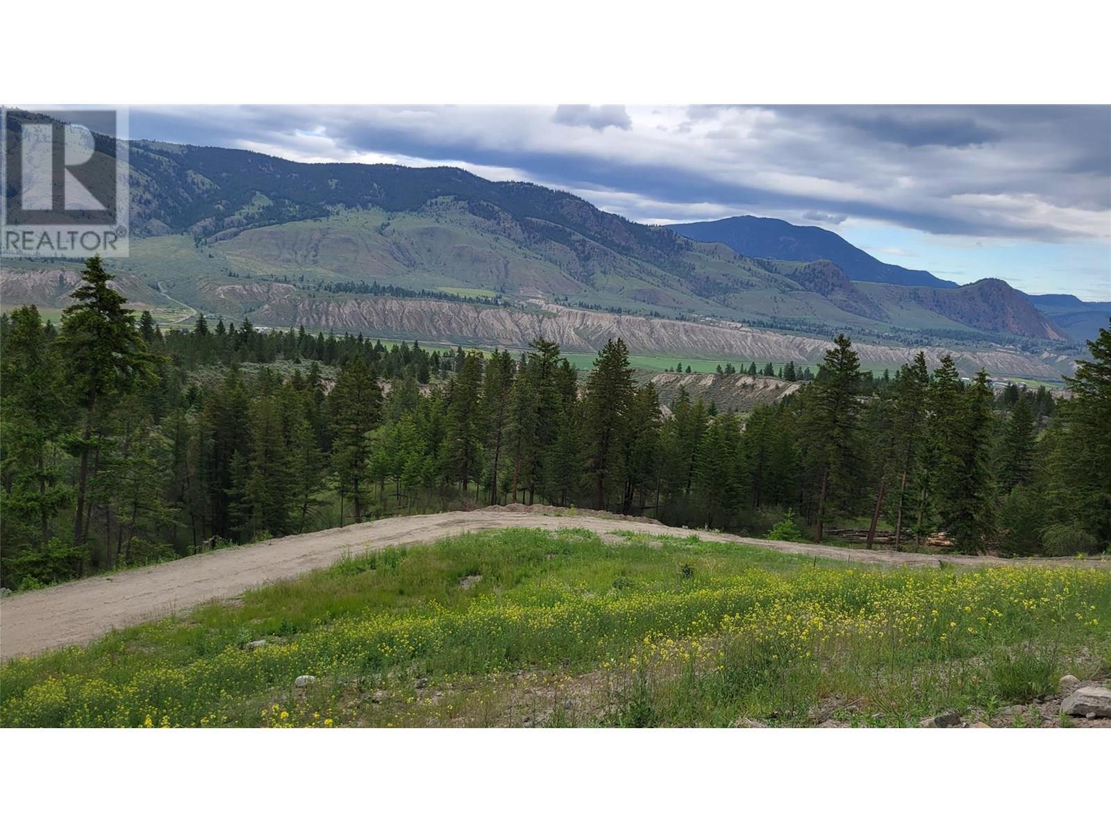 Photo de la propriété: 3100 Kicking Horse Drive Lot 22 BC V2E 0B8