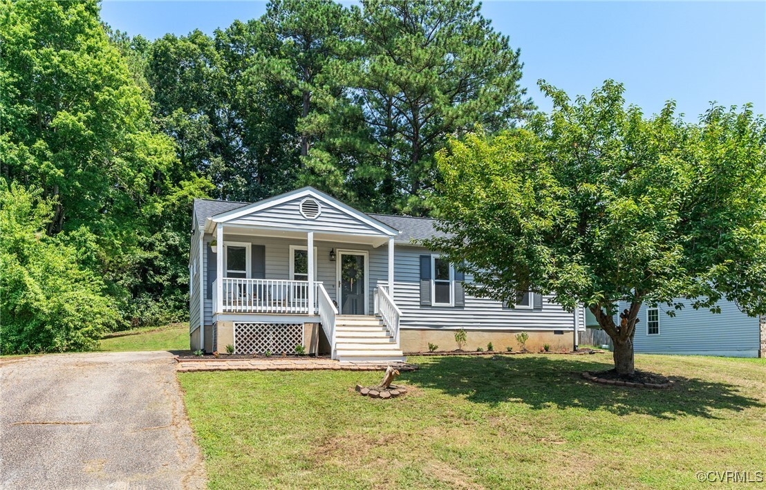 Property Photo: 15517 Silvertree Lane VA 23834