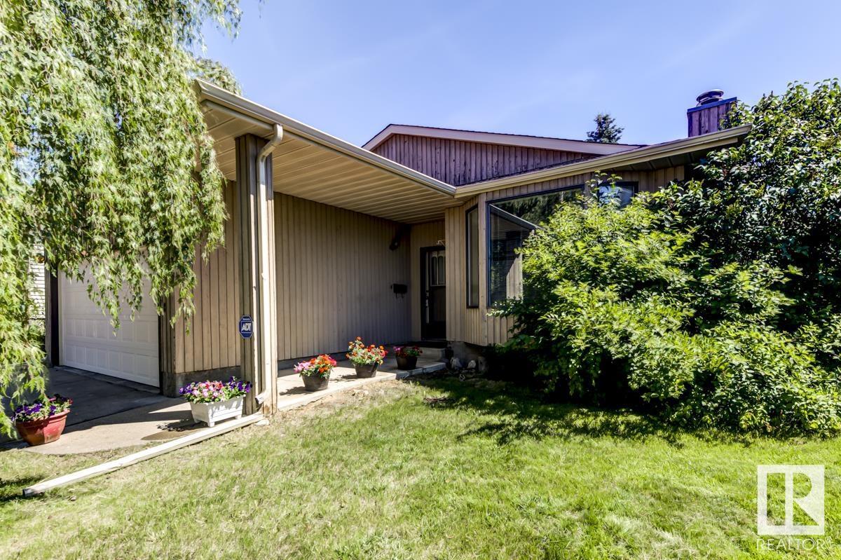 Photo de la propriété: 1907 111A Street NW AB T6J 5L9