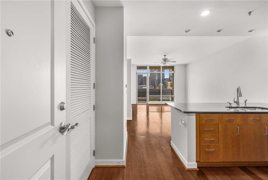 Property Photo: 565 Peachtree Street NE 1206 GA 30308