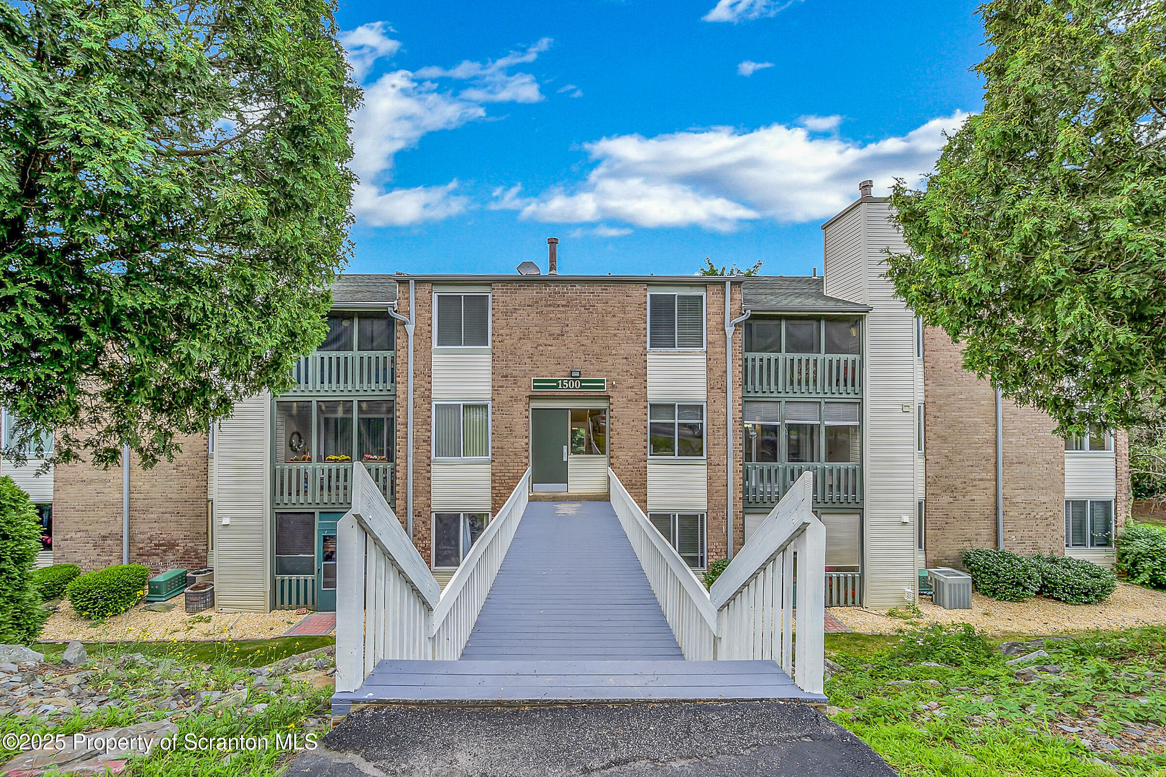 1504 Summit Point 1504  Scranton PA 18508 photo