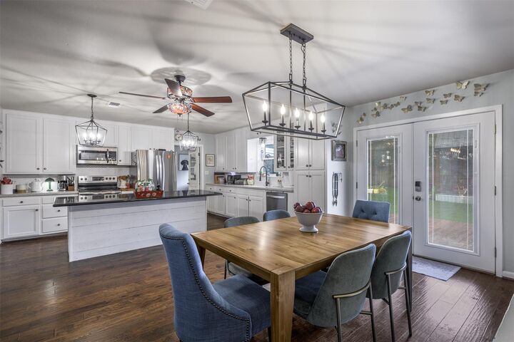 Property Photo:  502 Spinn Street  TX 77833 