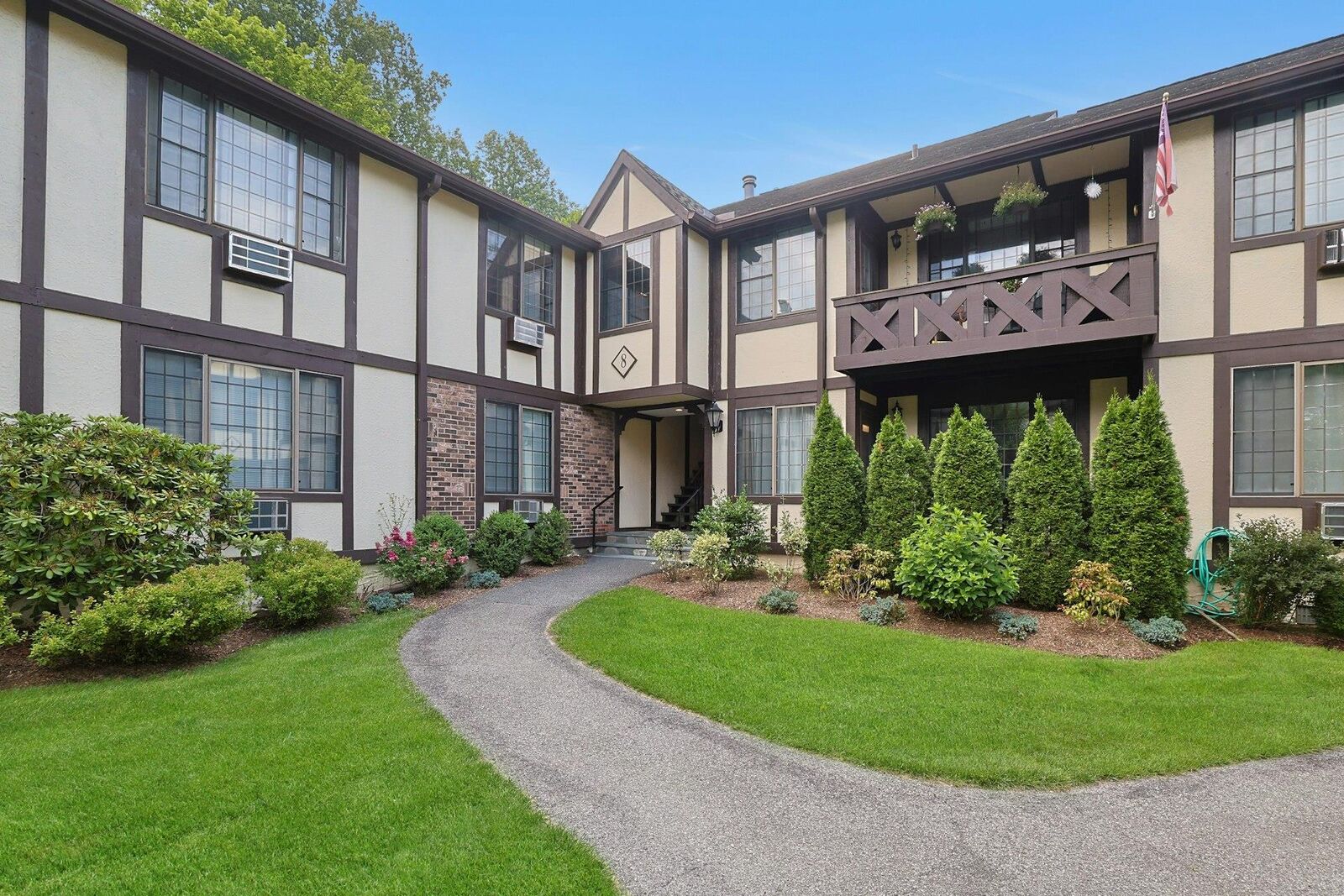 Property Photo:  8 Foxwood 5  NY 10570 