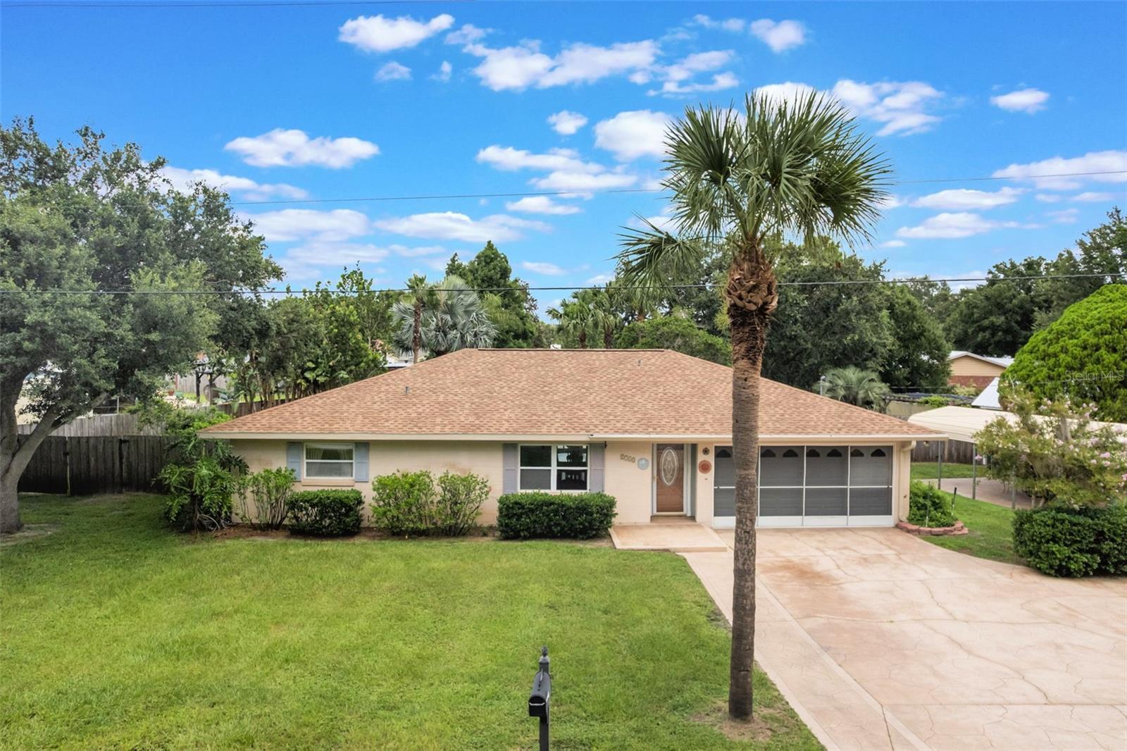 Property Photo: 2713 Palm Acres Avenue FL 33898