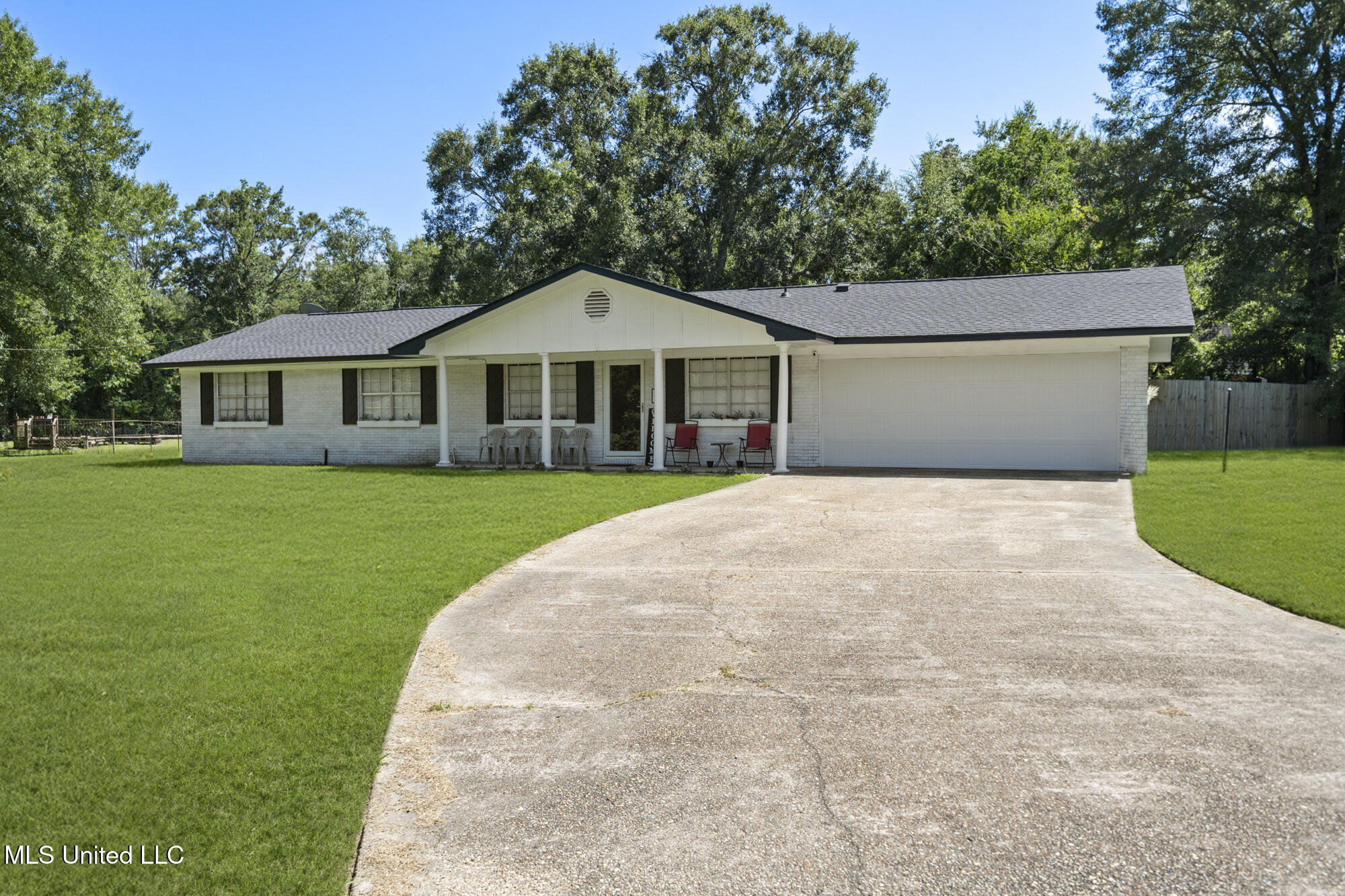 Property Photo: 4113 Crestwood Circle MS 39563