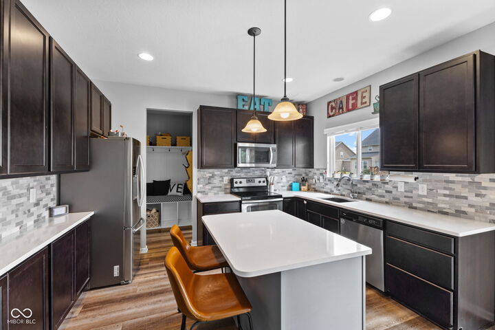Property Photo:  1425 Turkington Court  IN 46143 